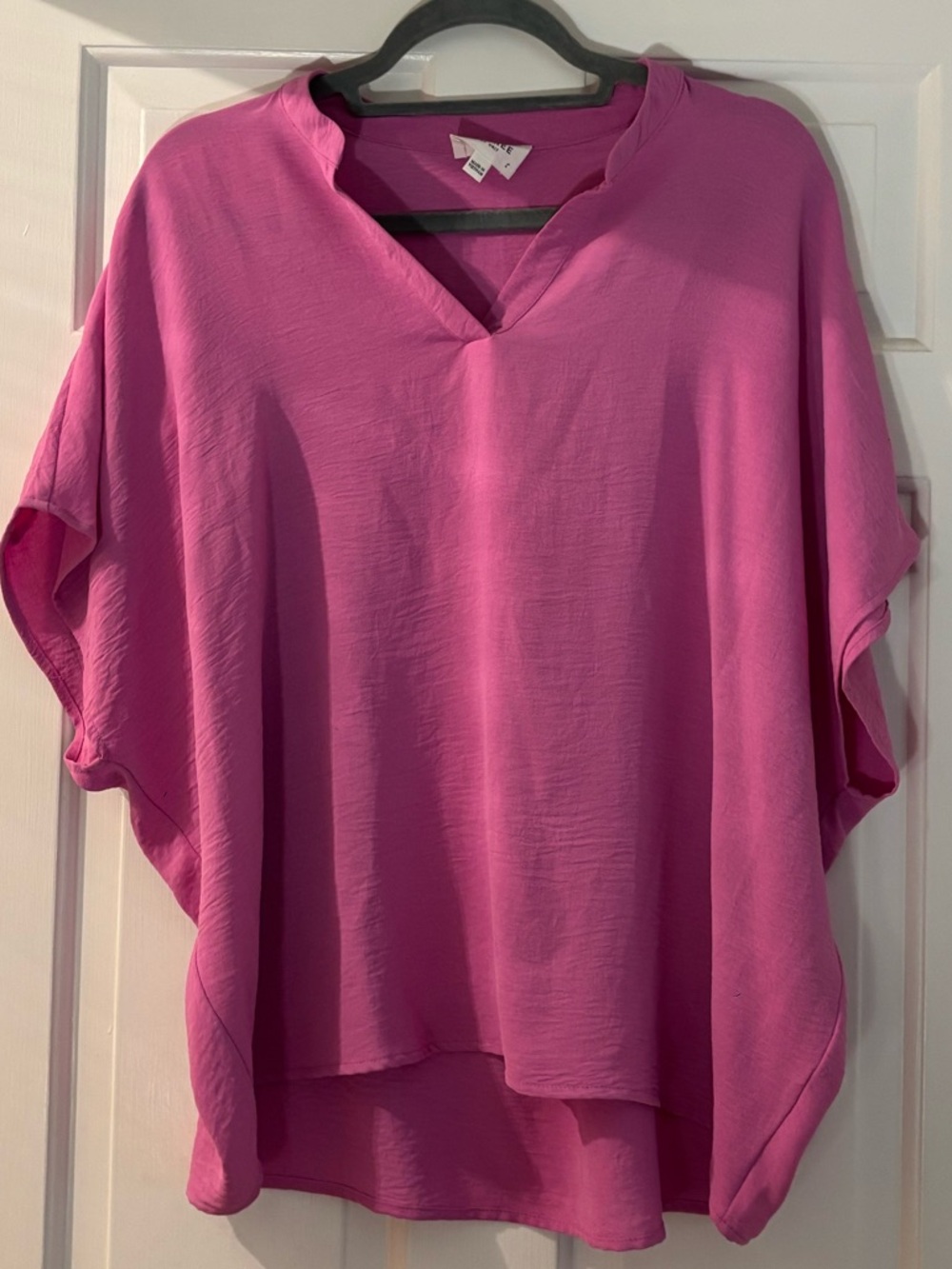 ANDREE BY UNIT Fuchsia Pink V-Neck Flowy Top